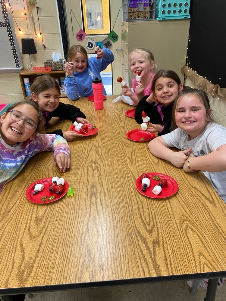 Ag Club 3/21- Learning about strawberries! 🍓